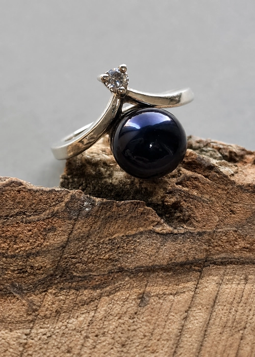 Midnight Pearl Ring